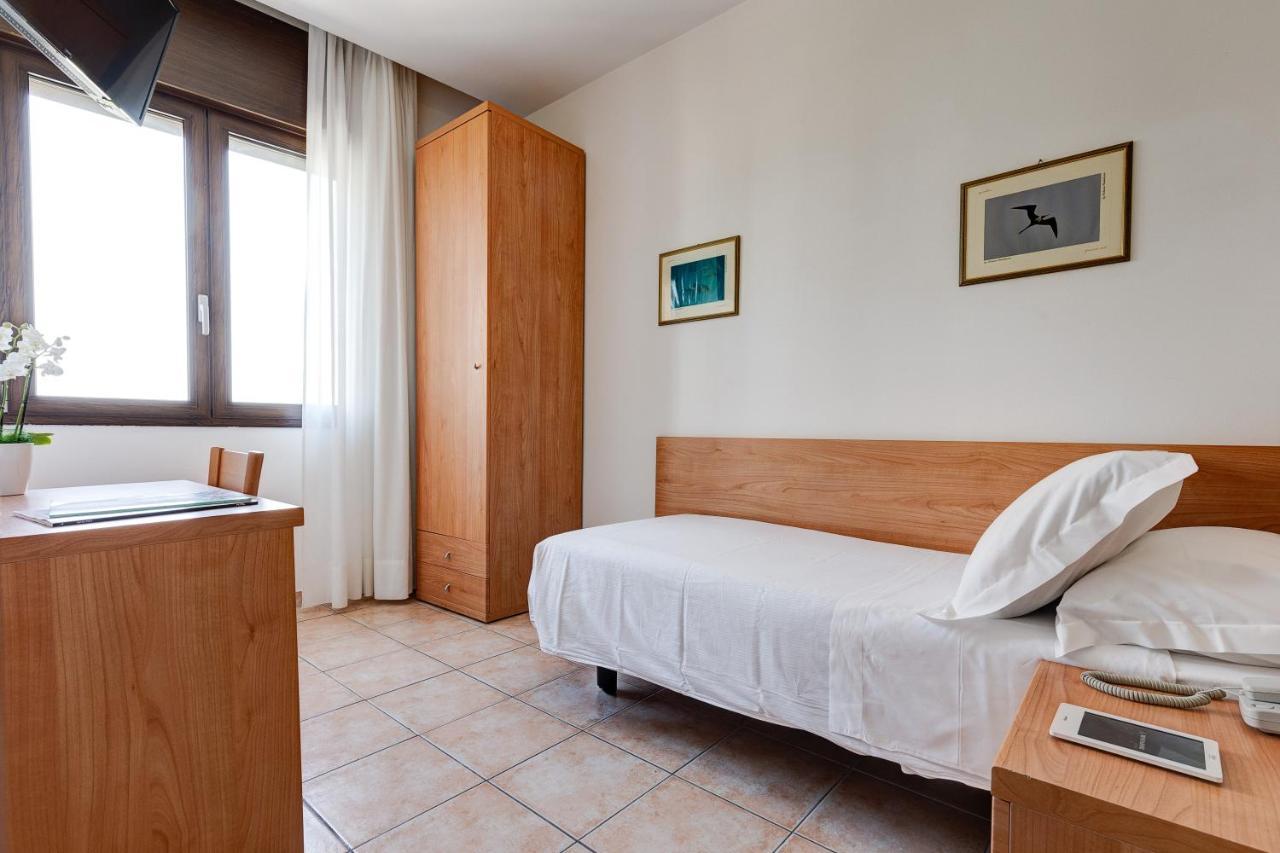 Hotel Piccadilly Lido di Jesolo Exterior photo