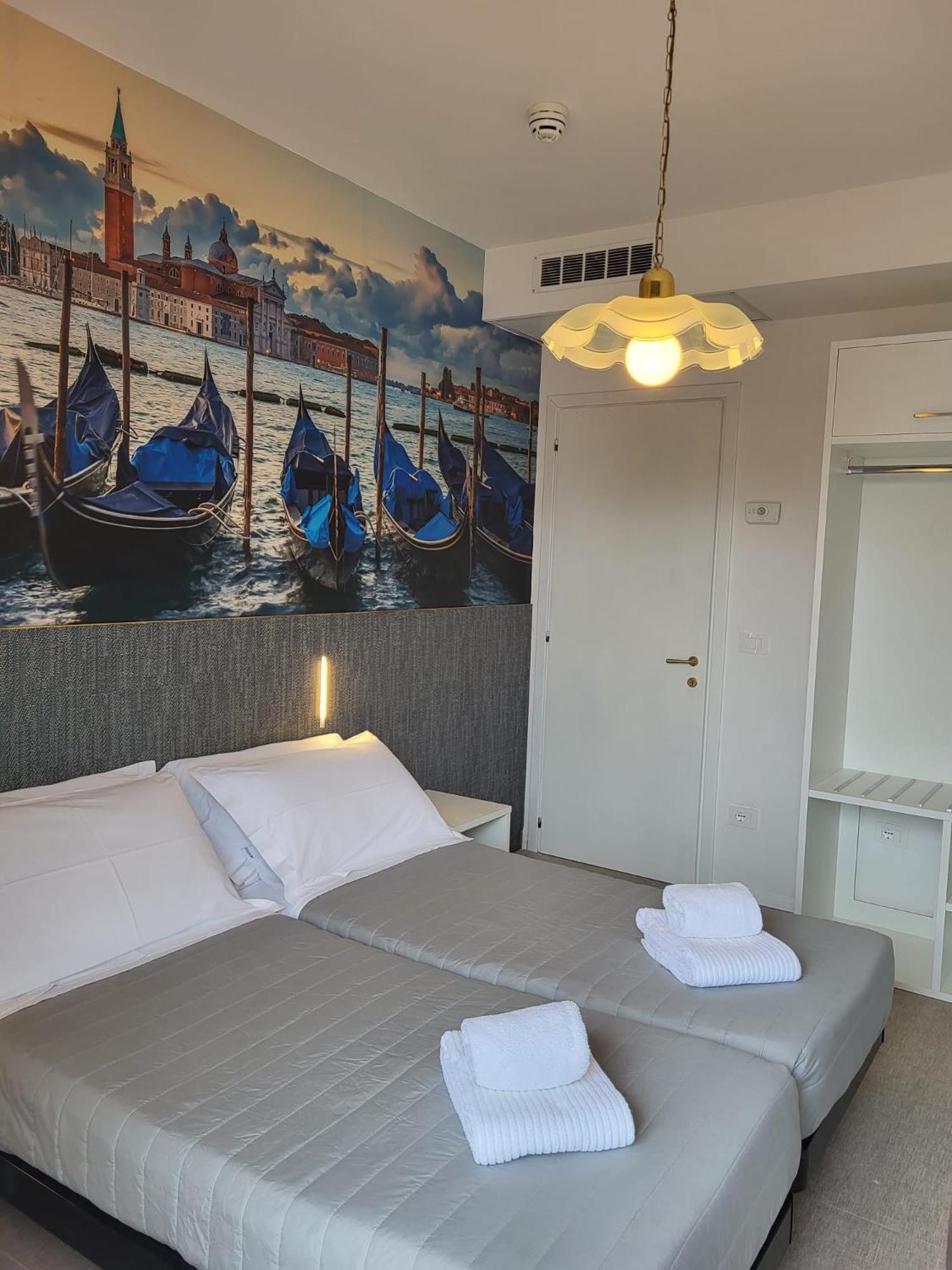 Hotel Piccadilly Lido di Jesolo Exterior photo